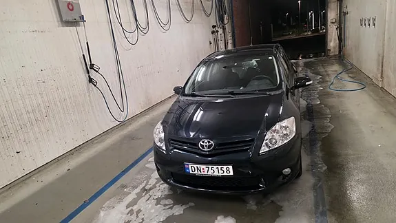 Toyota Auris 2011 photo 2