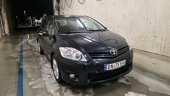 Toyota Auris 2011 photo 3