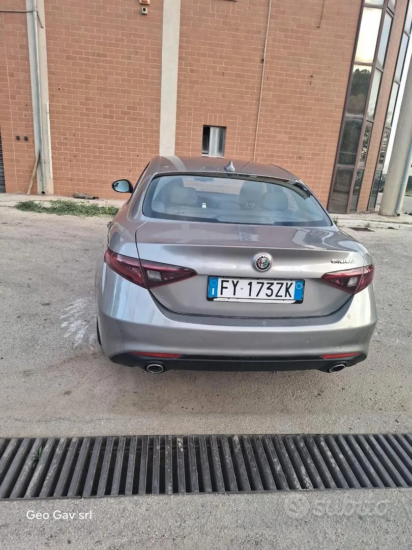 Alfa Romeo Giulia 2017 photo 2