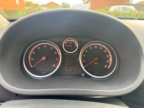 Opel Corsa 2010 photo 2