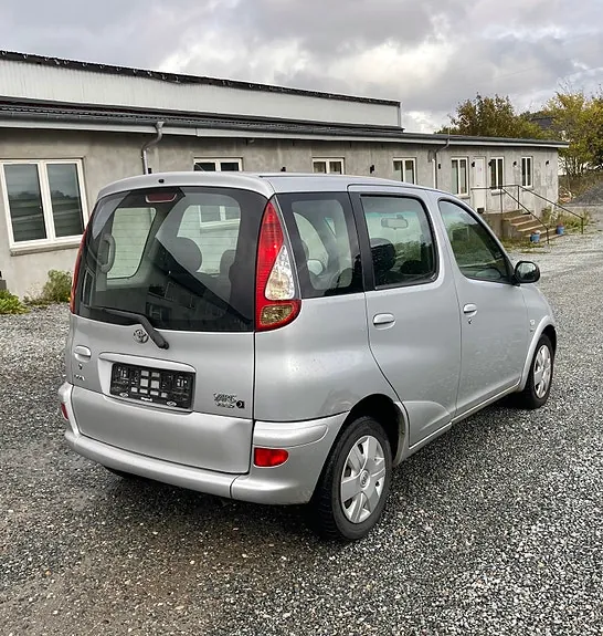 Toyota Yaris Verso 2004 photo 4