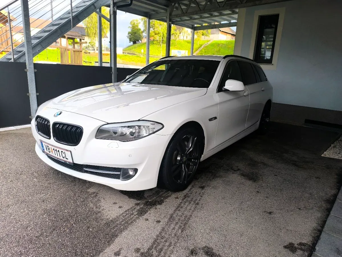 BMW 5 Series 2011 photo 2