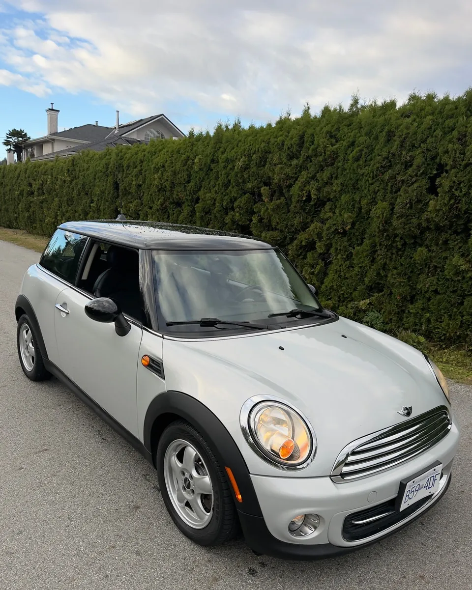 Mini Cooper 2011 photo 2