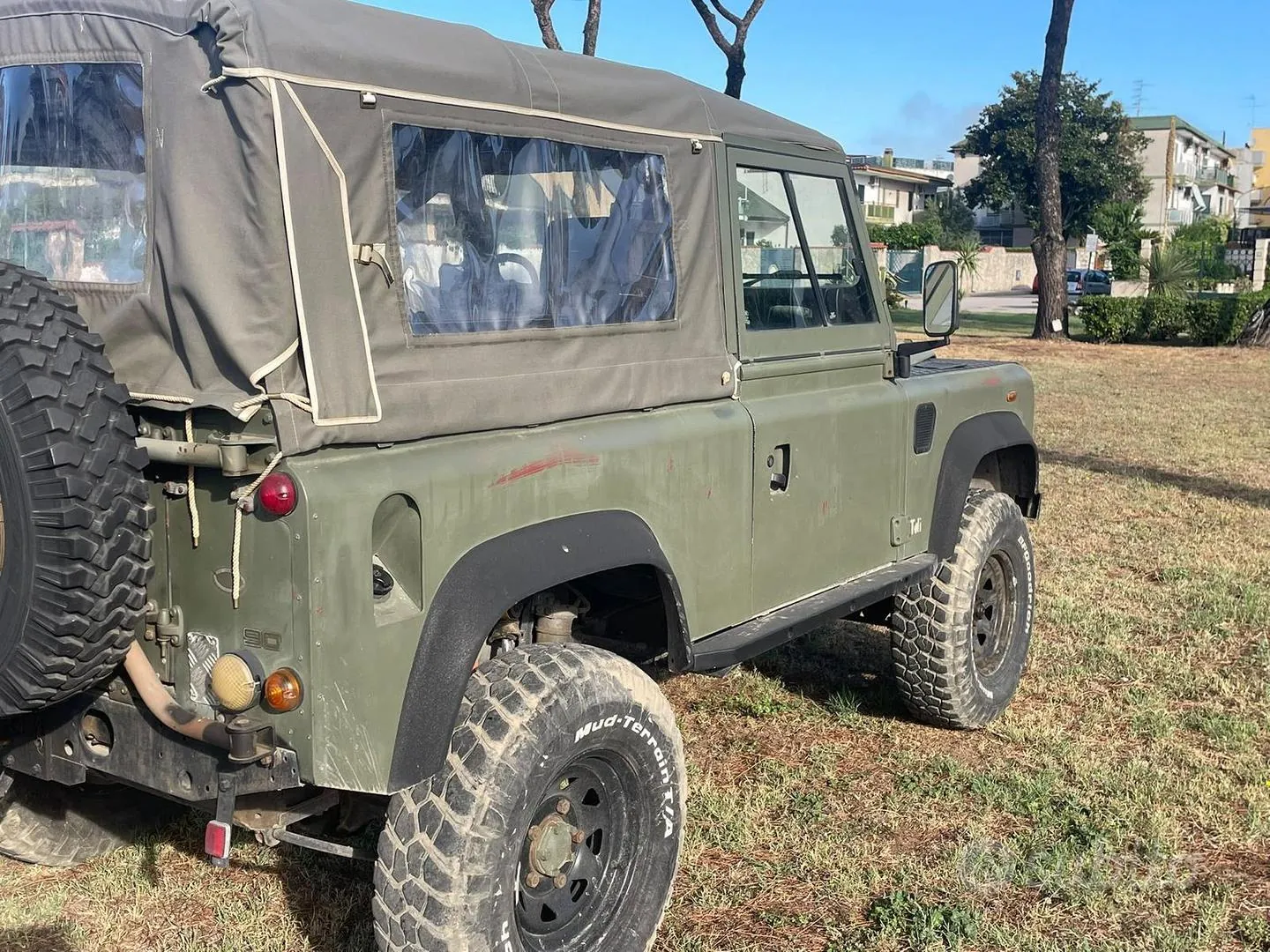 Land Rover Defender 1995 photo 4