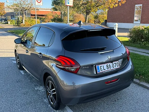 Peugeot 208 2019 photo 2
