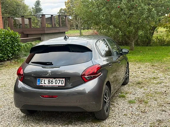 Peugeot 208 2019 photo 3