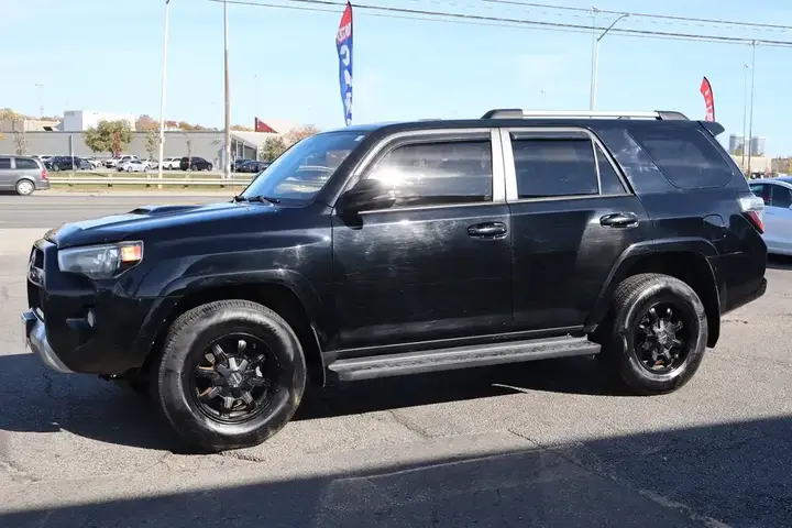 Toyota 4Runner 2017 photo 3