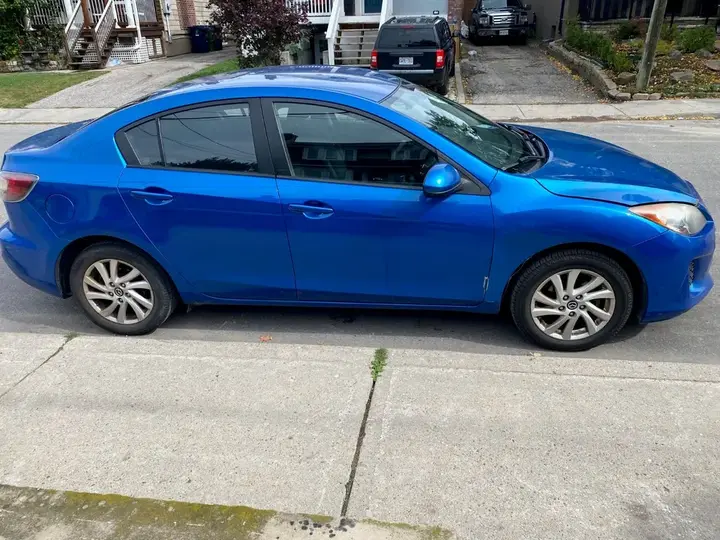 Mazda Mazda3 2013 photo 3