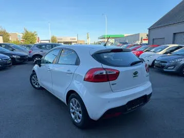 Kia Rio 2012 photo 3