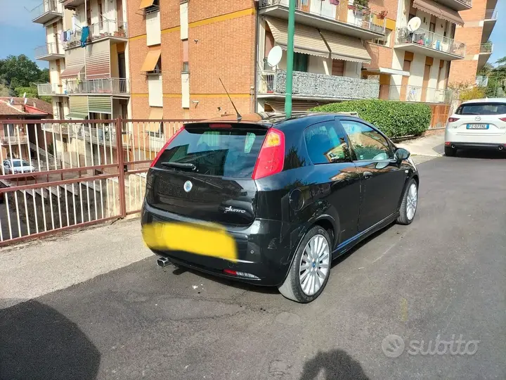 Fiat Grande Punto 2006 photo 2