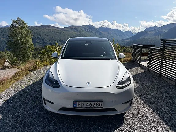 Tesla Model Y 2021 photo 2