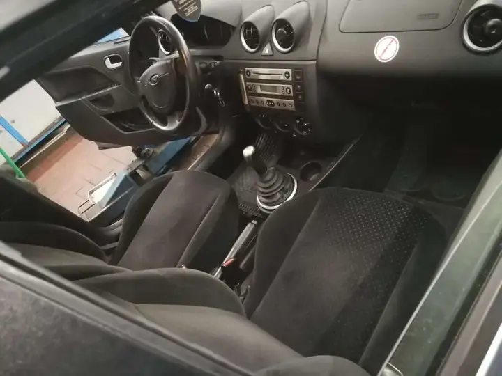 Ford Fiesta 2005 photo 3