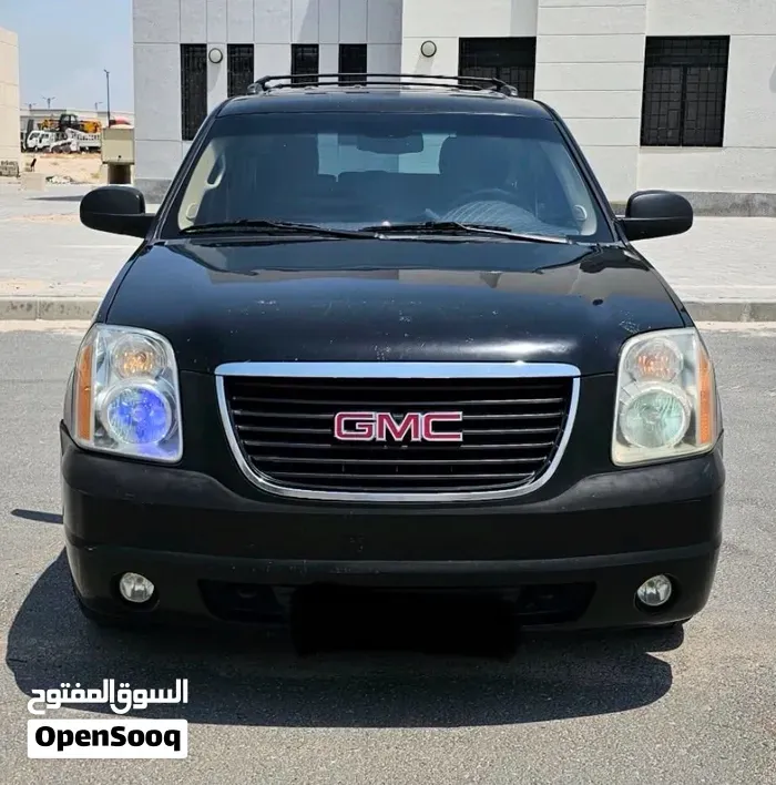 GMC Yukon 2011 photo 2