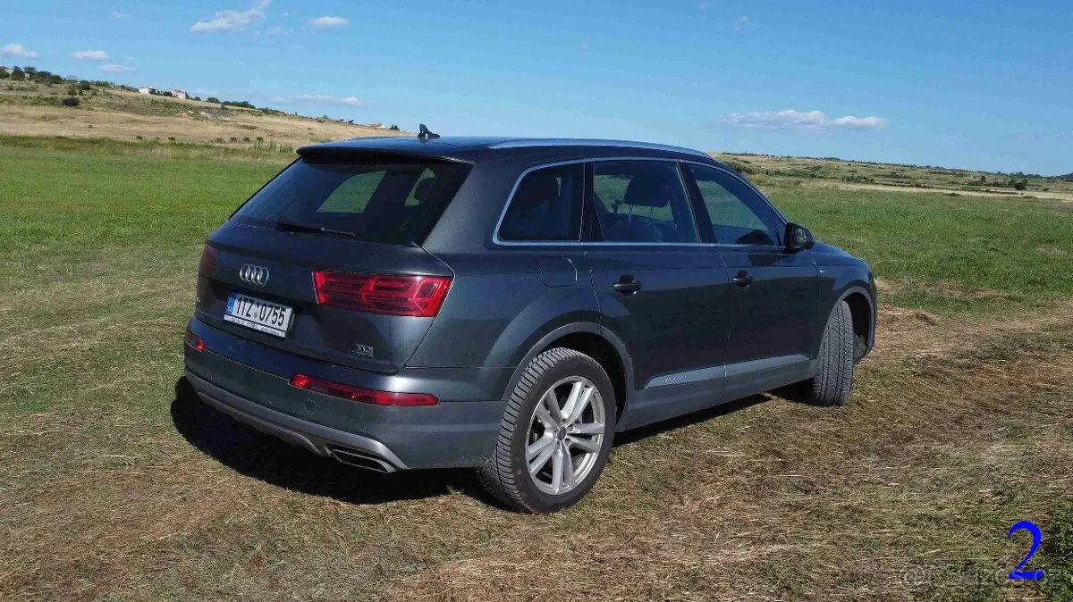 Audi Q7 2015 photo 2