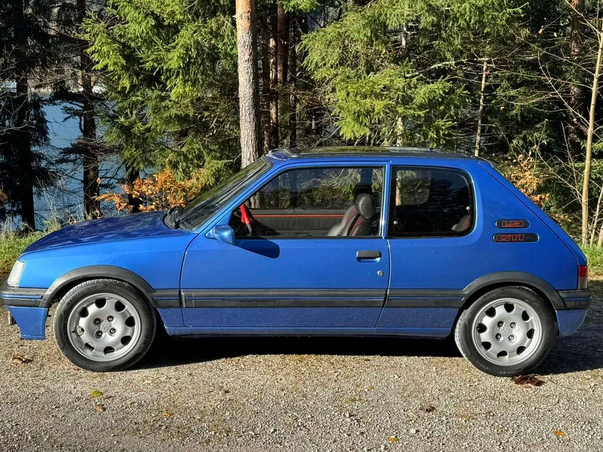 Peugeot 205 1990 photo 3