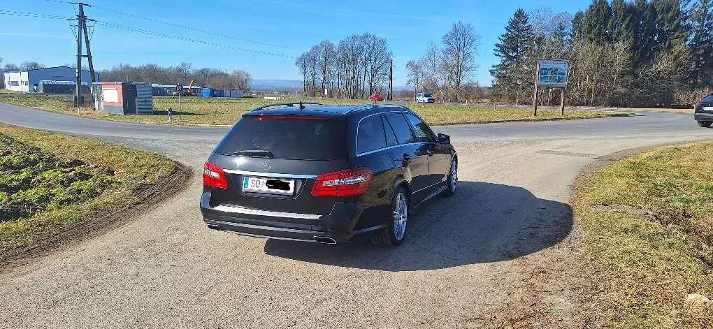 Mercedes-Benz E-Class 2010 photo 3