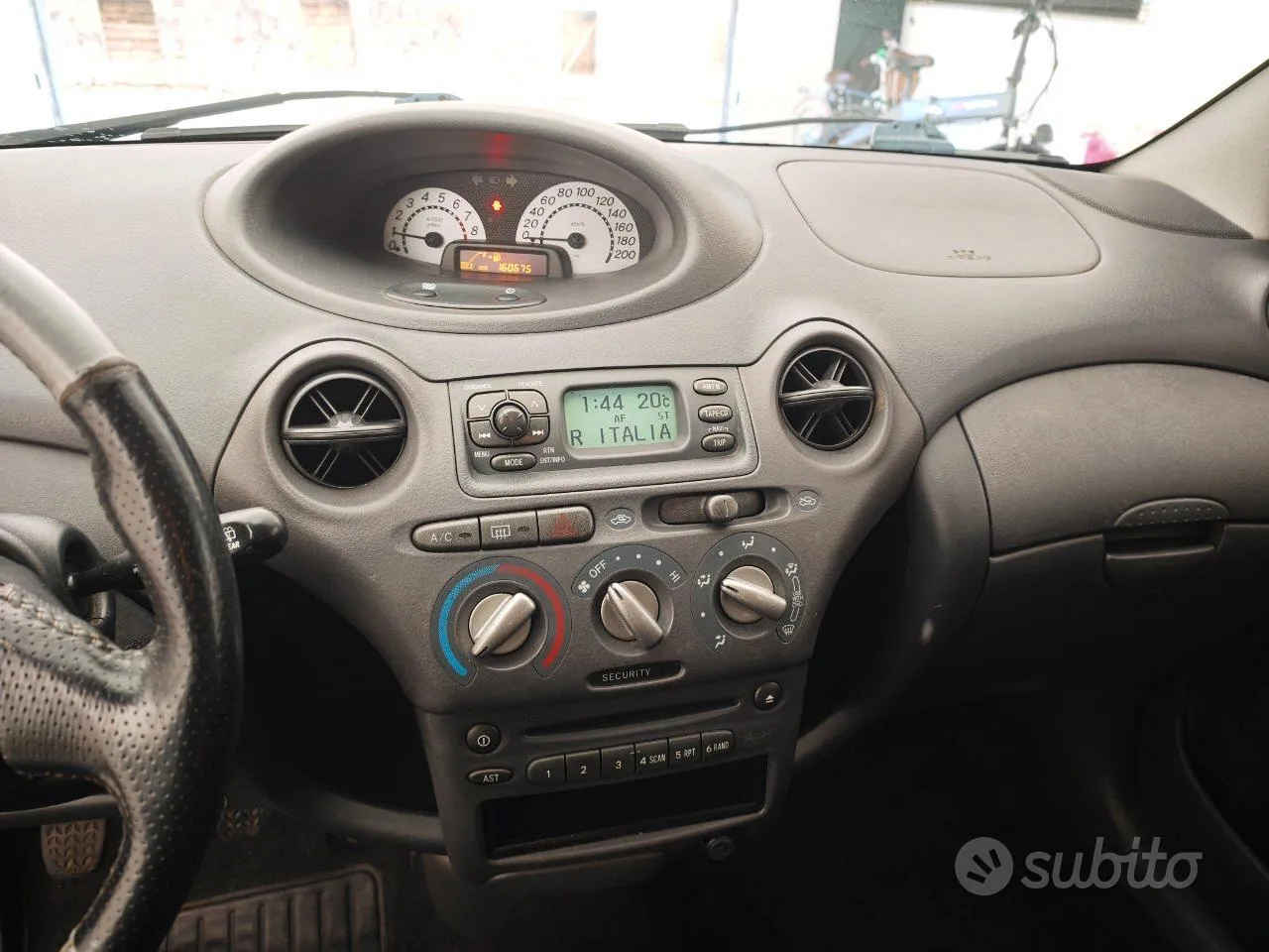 Toyota Yaris 2002 photo 3