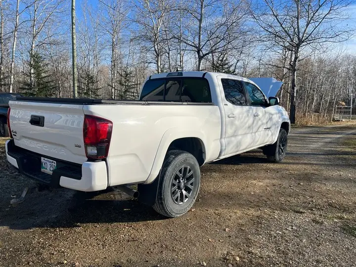 Toyota Tacoma 2023 photo 3