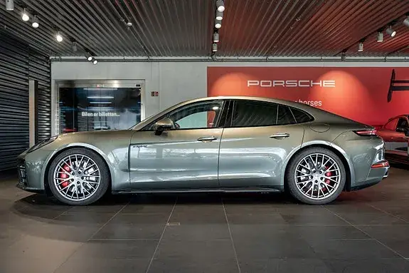 Porsche Panamera 2026 photo 2