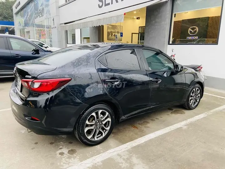Mazda 2 2015 photo 4