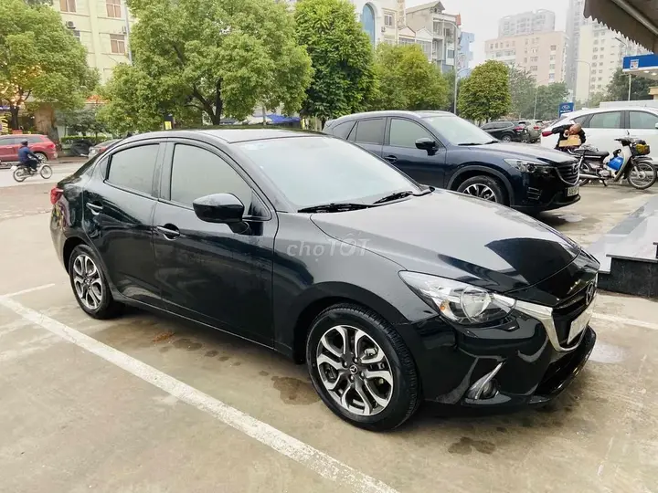 Mazda 2 2015 photo 3