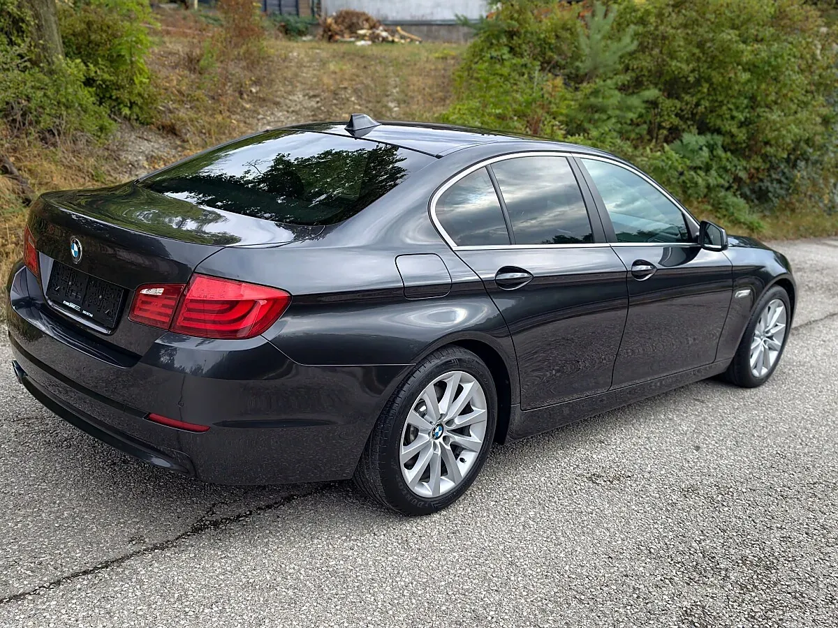BMW 5 Series 2012 photo 2
