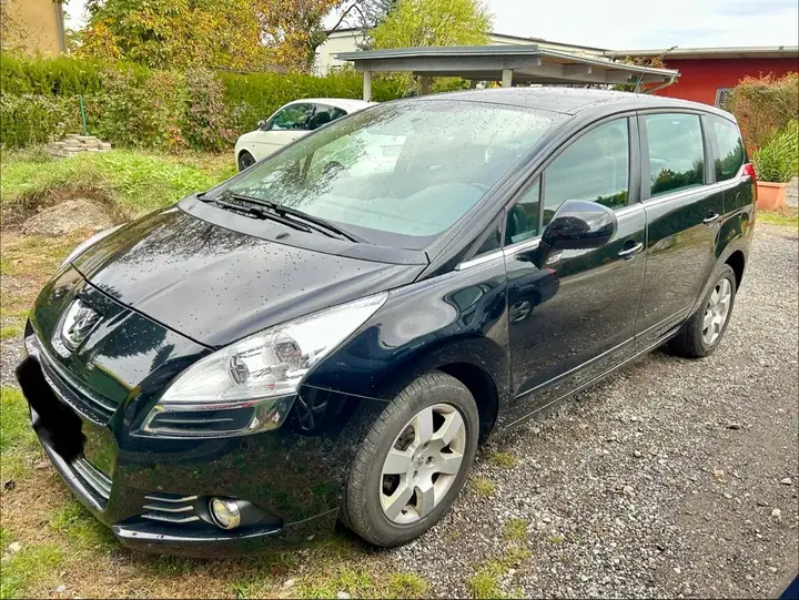 Peugeot 5008 2011 photo 2