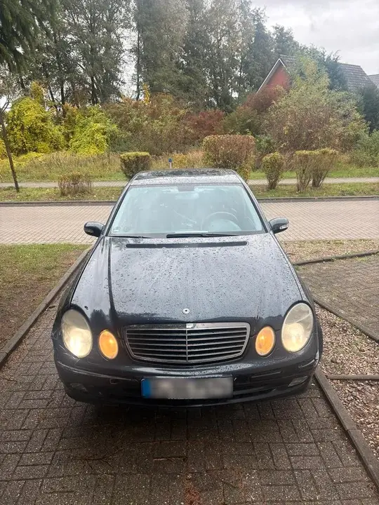 Mercedes-Benz E 240