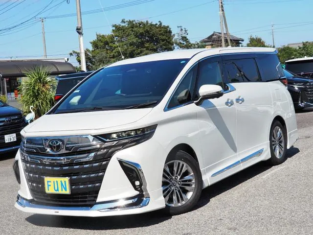 Toyota Alphard 2023 photo 4
