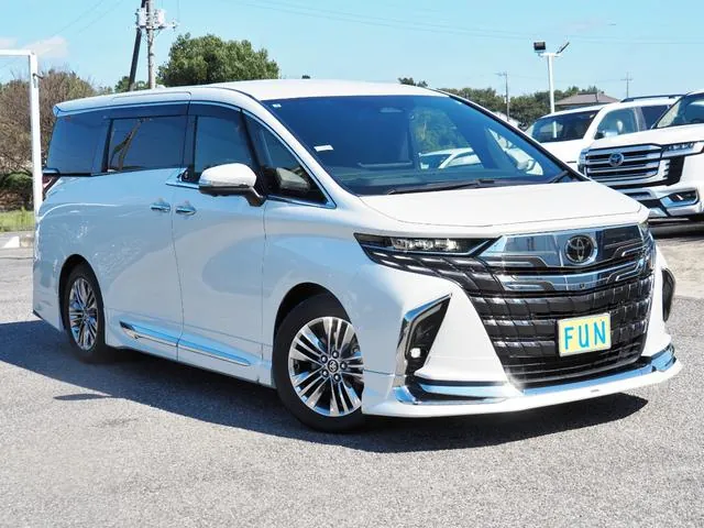Toyota Alphard 2023 photo 3