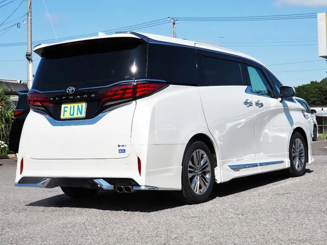 Toyota Alphard 2023 photo 5