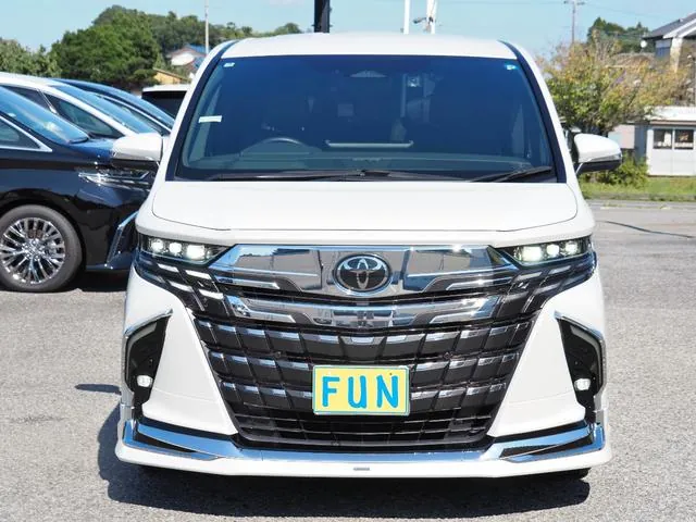 Toyota Alphard 2023 photo 2