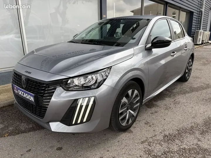 Peugeot 208 2024 photo 3