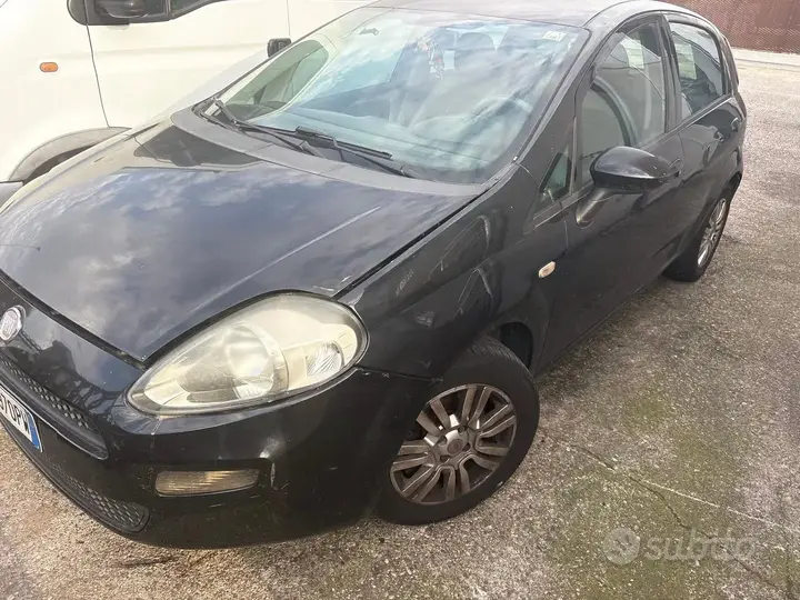 Fiat Grande Punto 2011 photo 5