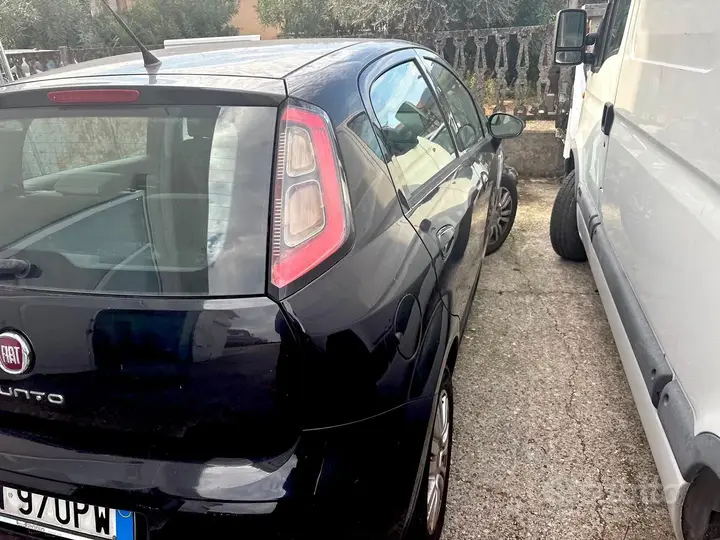 Fiat Grande Punto 2011 photo 4