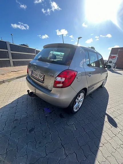 Skoda Fabia 2010 photo 4