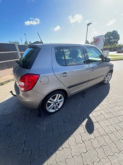 Skoda Fabia 2010 photo 3
