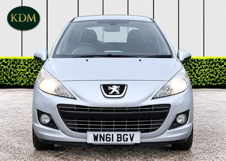 Peugeot 207 2011 photo 2