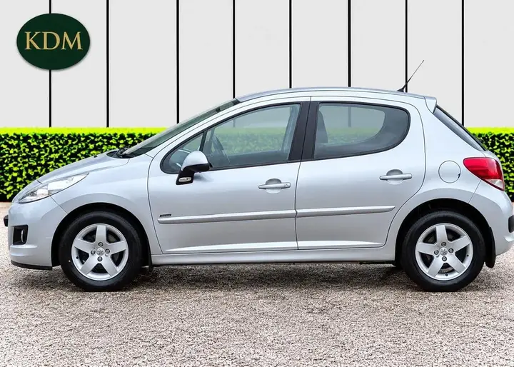 Peugeot 207 2011 photo 4