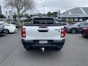 Toyota Hilux 2025 photo 4