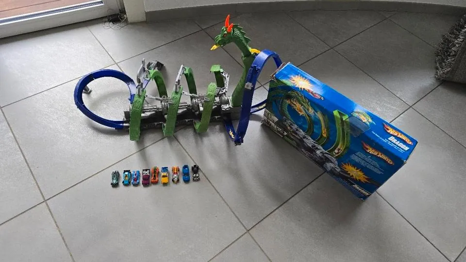 Hot Wheels Dragon Bahn
