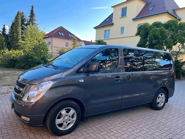 Hyundai H-1 Starex