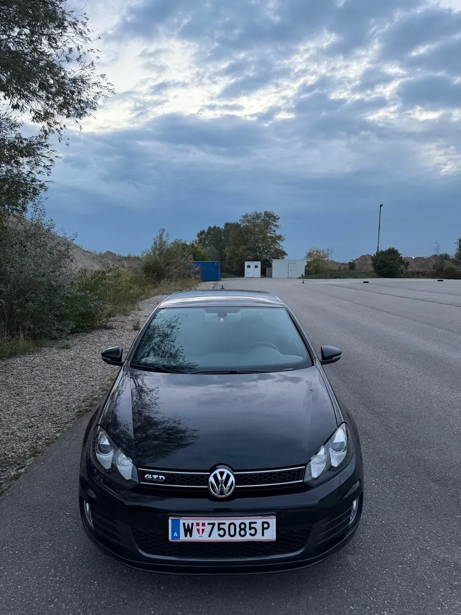 Volkswagen Golf 2011 photo 2