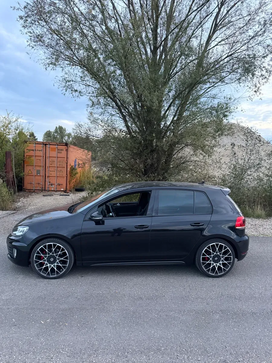 Volkswagen Golf 2011 photo 3