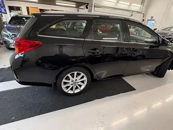Toyota Auris 2014 photo 5