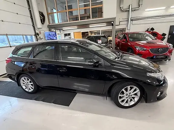 Toyota Auris 2014 photo 4
