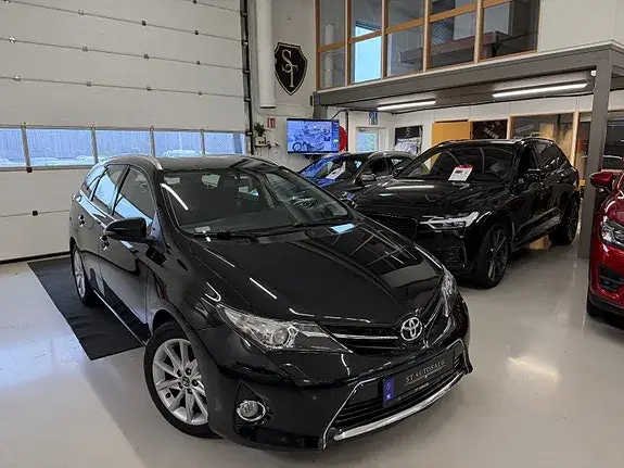 Toyota Auris 2014 photo 2