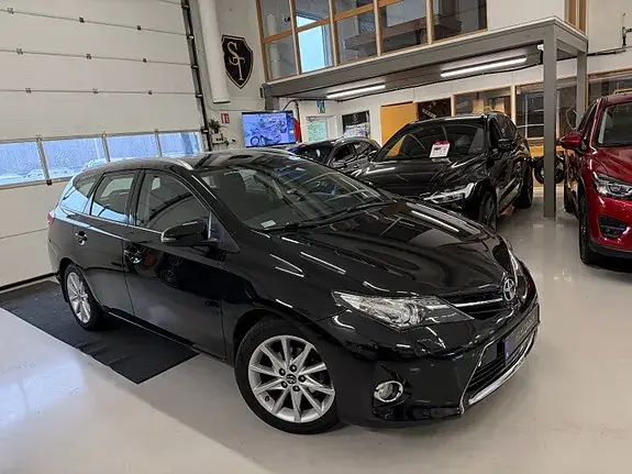 Toyota Auris 2014 photo 3
