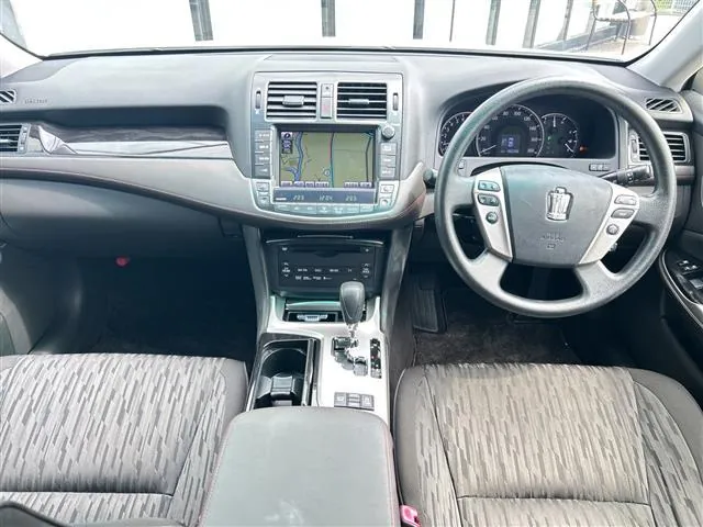 Toyota Crown 2013 photo 2
