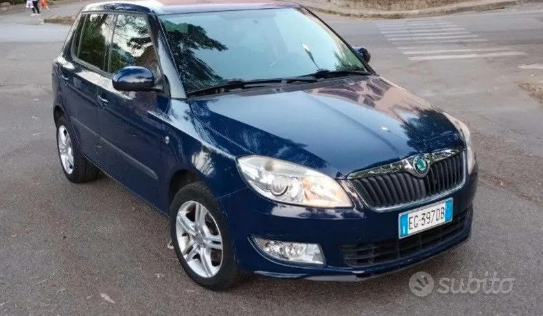 Skoda Fabia 2011 photo 2